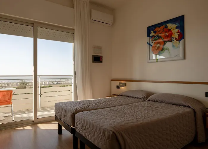 Отель Continental 3*