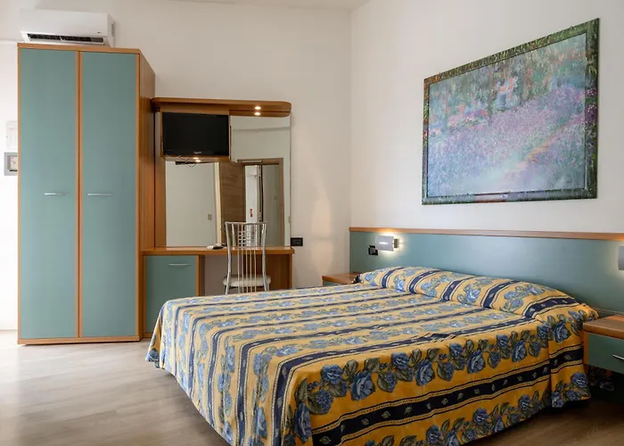 Отель Continental 3*