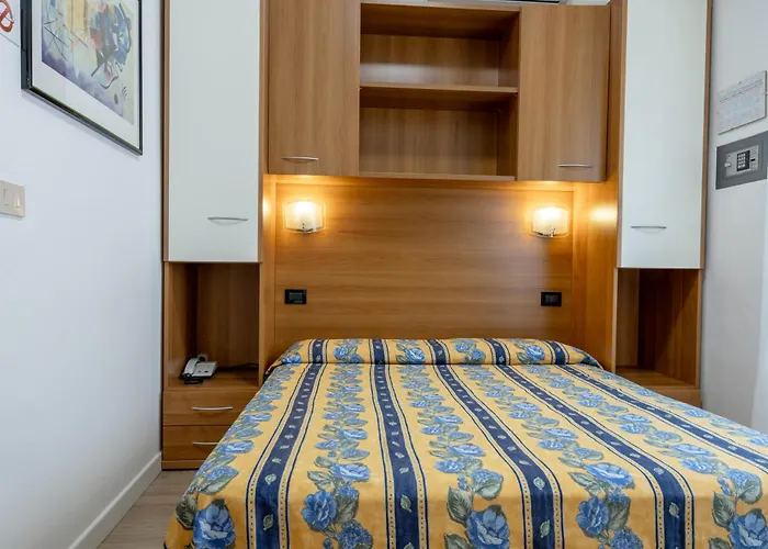 Отель Continental 3*