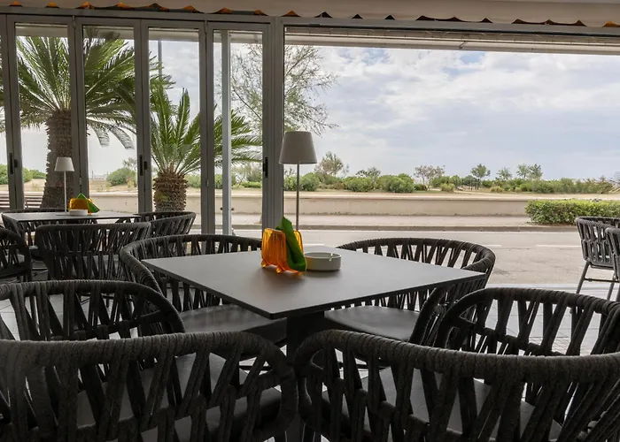 Отель Continental 3*