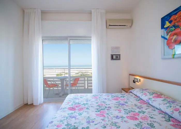 Отель Continental 3*